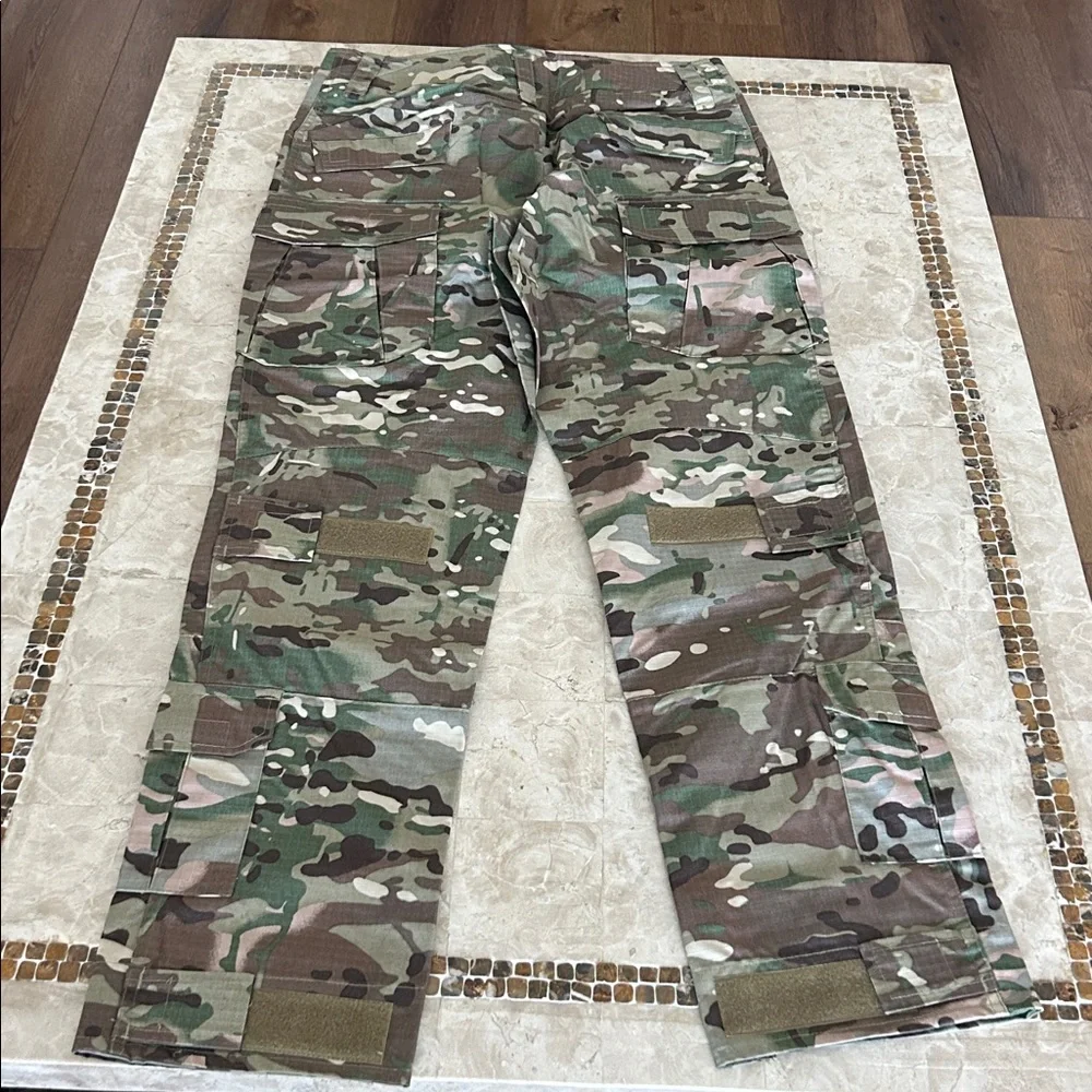 NWOT Tactical Pants Camouflage Cargo Pants Mens Size 32/32‎